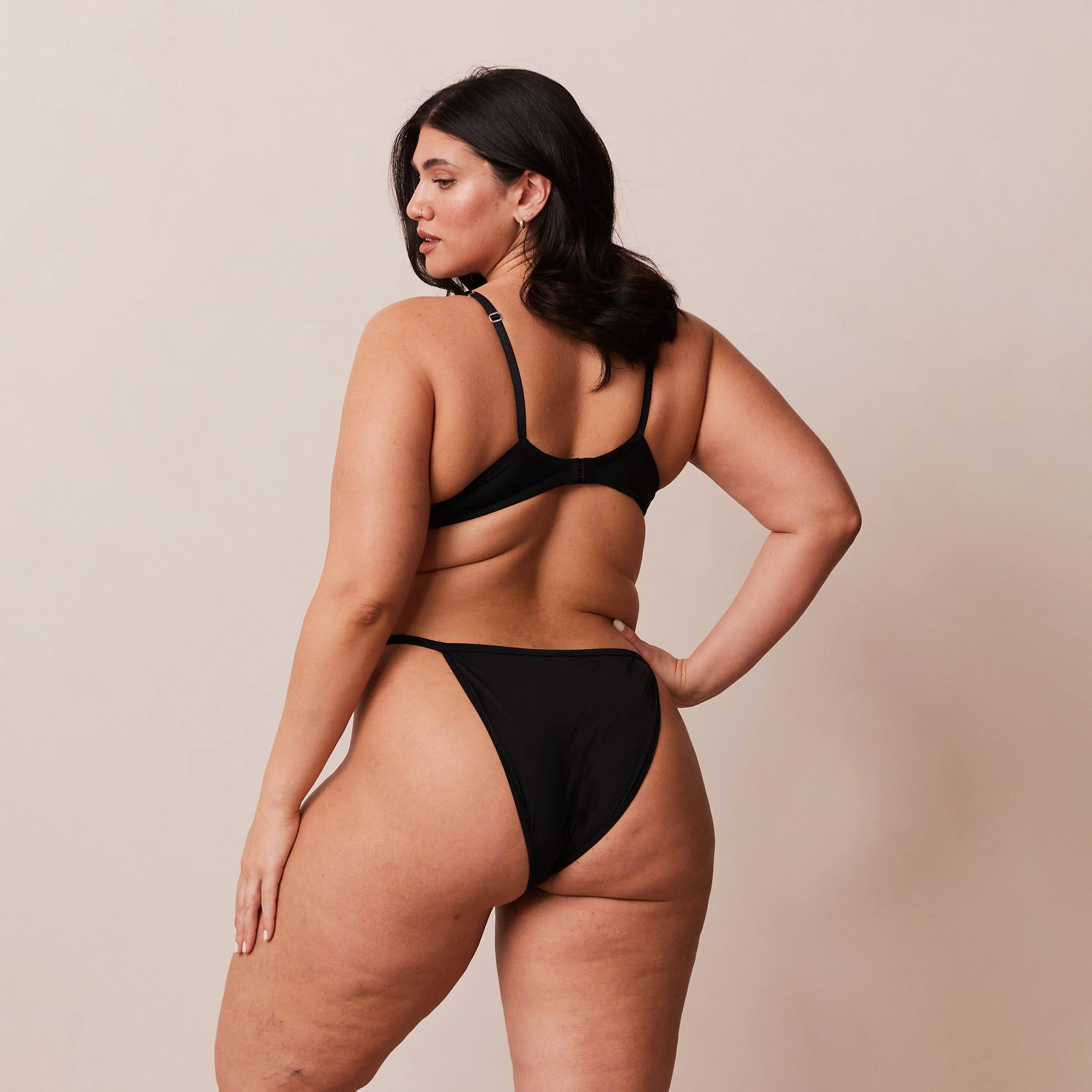 Classic Plunge T-shirt Bra  - Black - Image 14