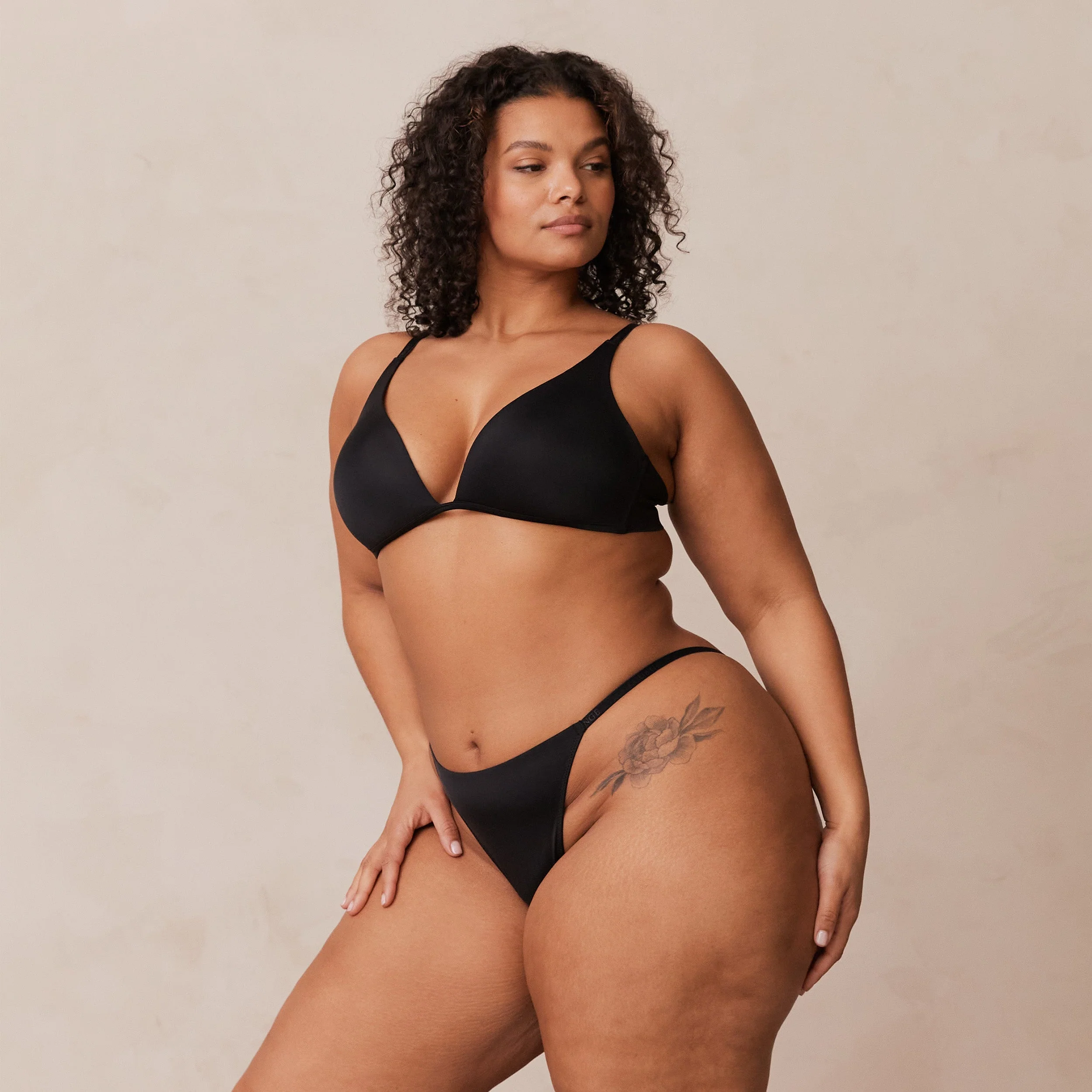Light Non-wire Plunge T-shirt Bra  - Black - Image 23