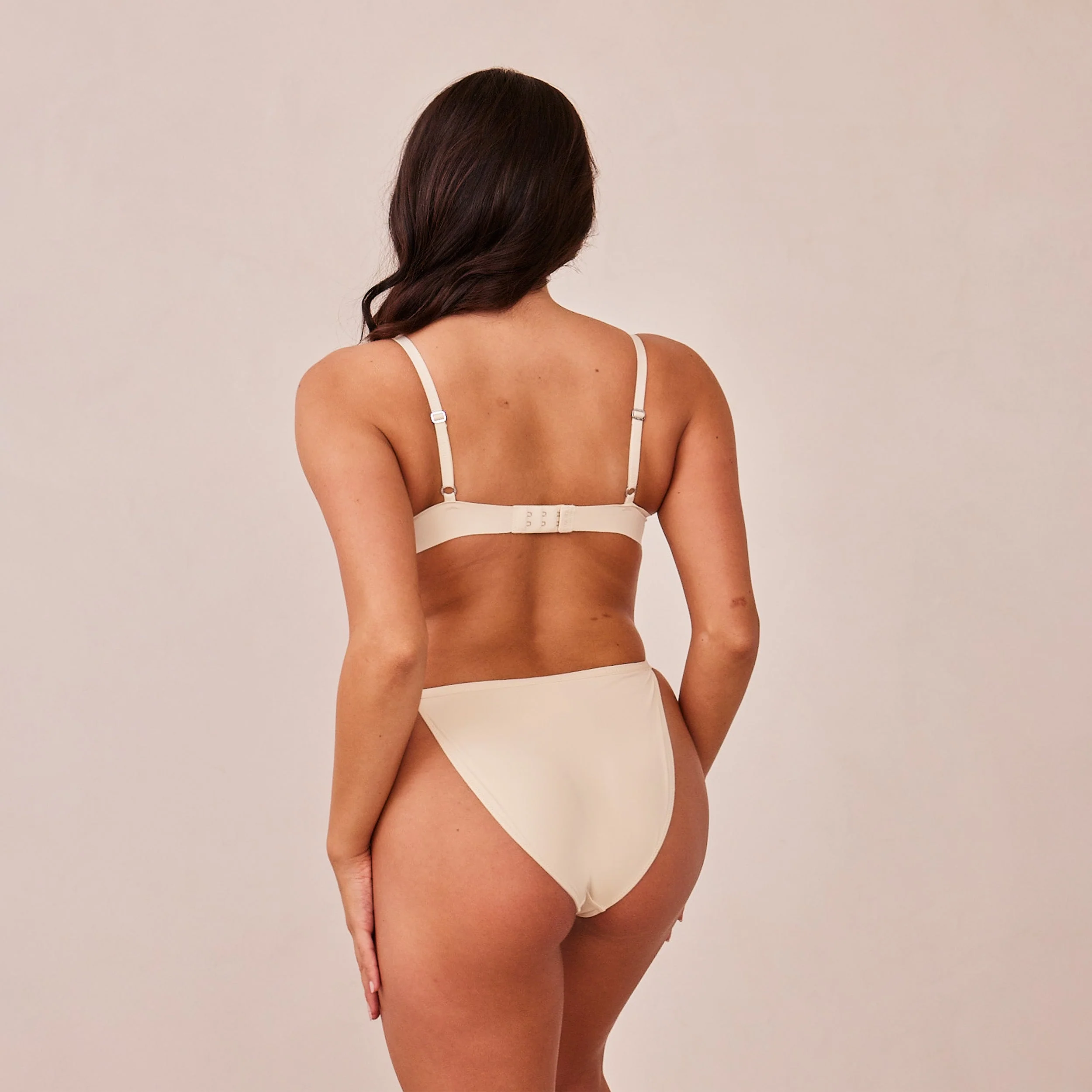 Light Non-wire Plunge T-shirt Bra  - Latte - Image 14