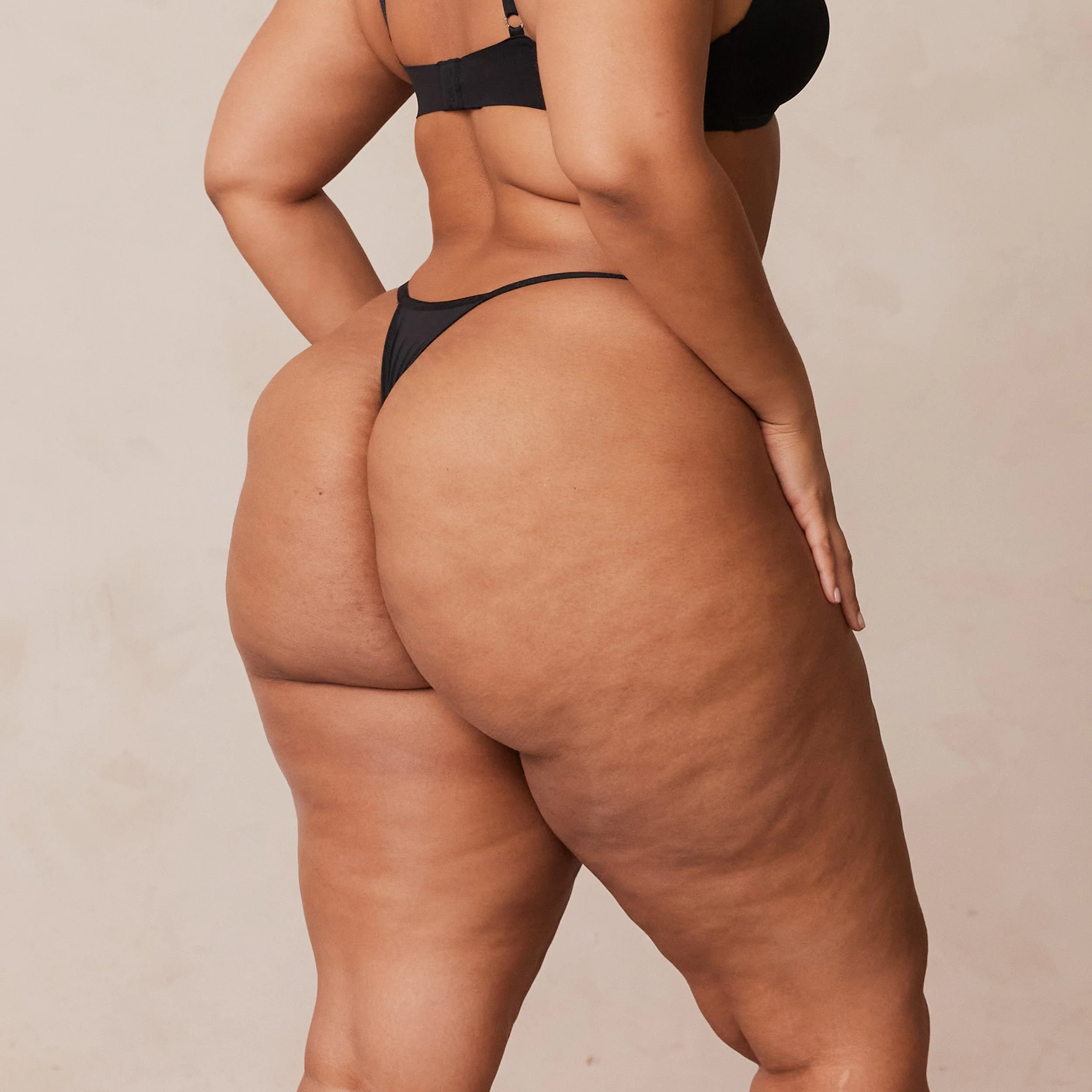 Light Thong - Black - Image 5